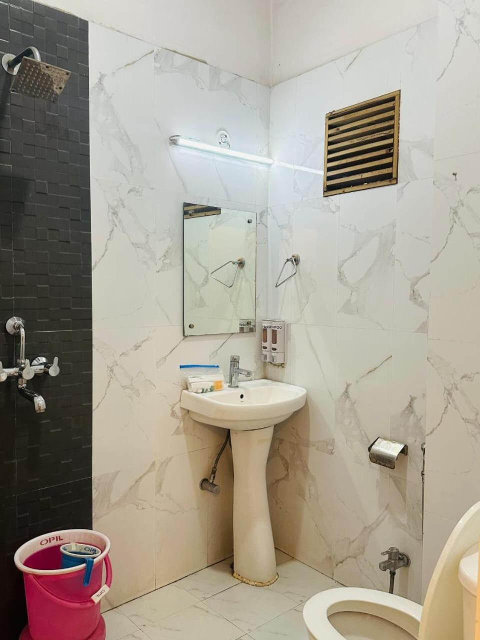 Hotel Deva Inn Varanasi Luaran gambar