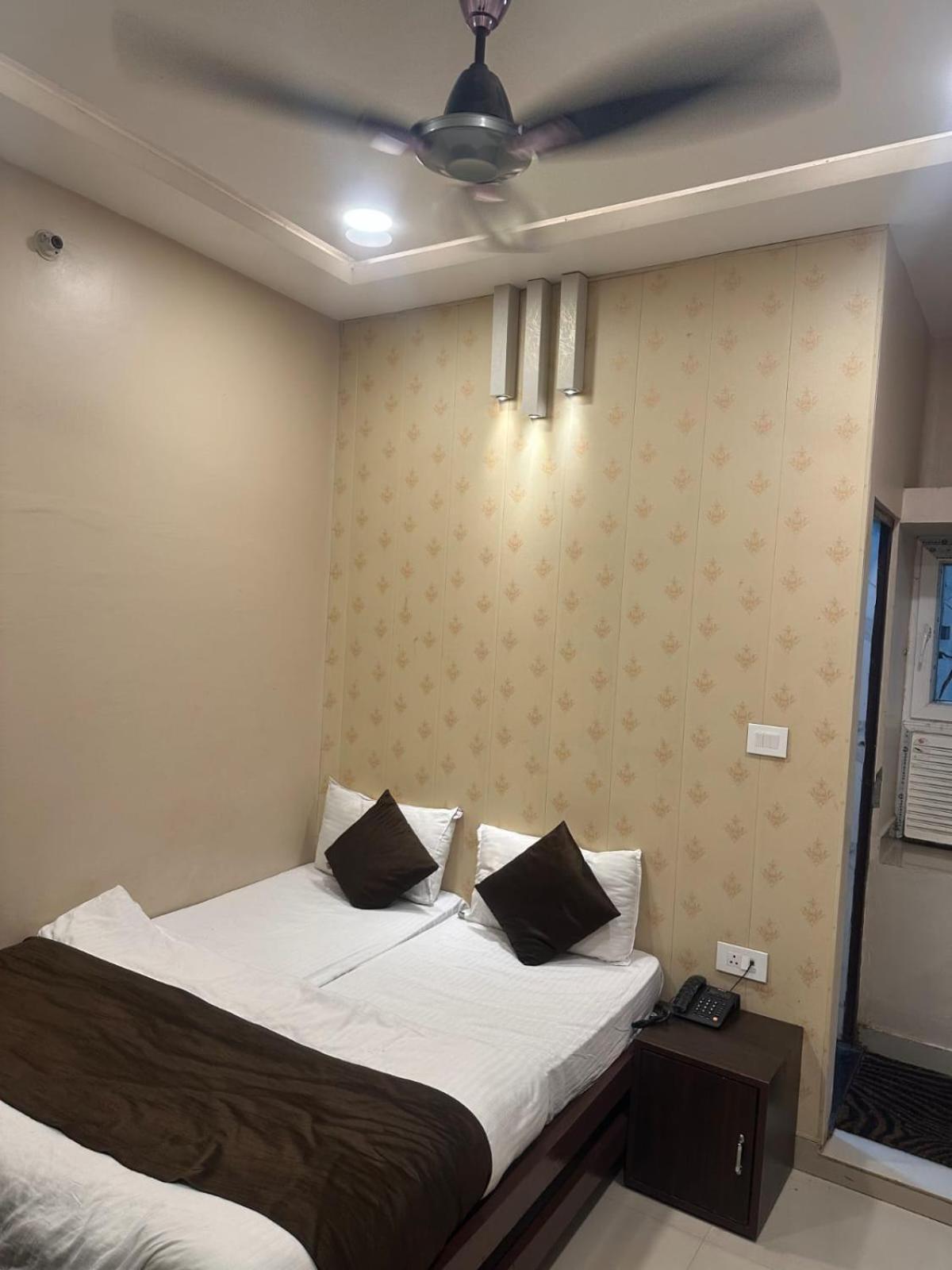 Hotel Deva Inn Varanasi Luaran gambar