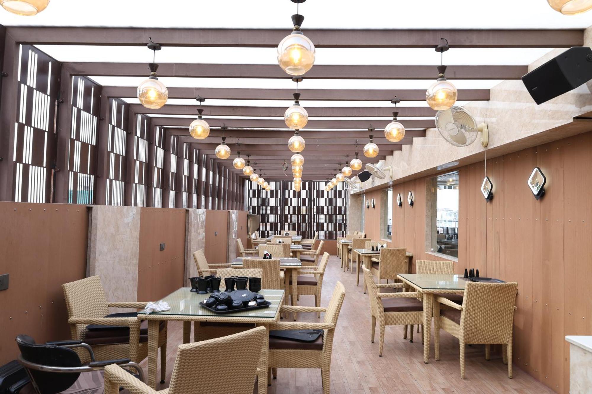 Hotel Deva Inn Varanasi Luaran gambar