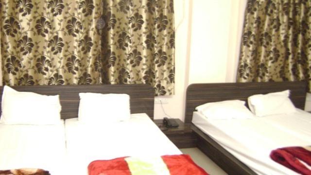 Hotel Deva Inn Varanasi Luaran gambar